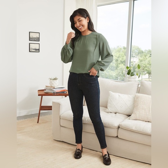 Crew Neck Popover Blouse With Long Puffy Sleeves - Picture 4 of 7